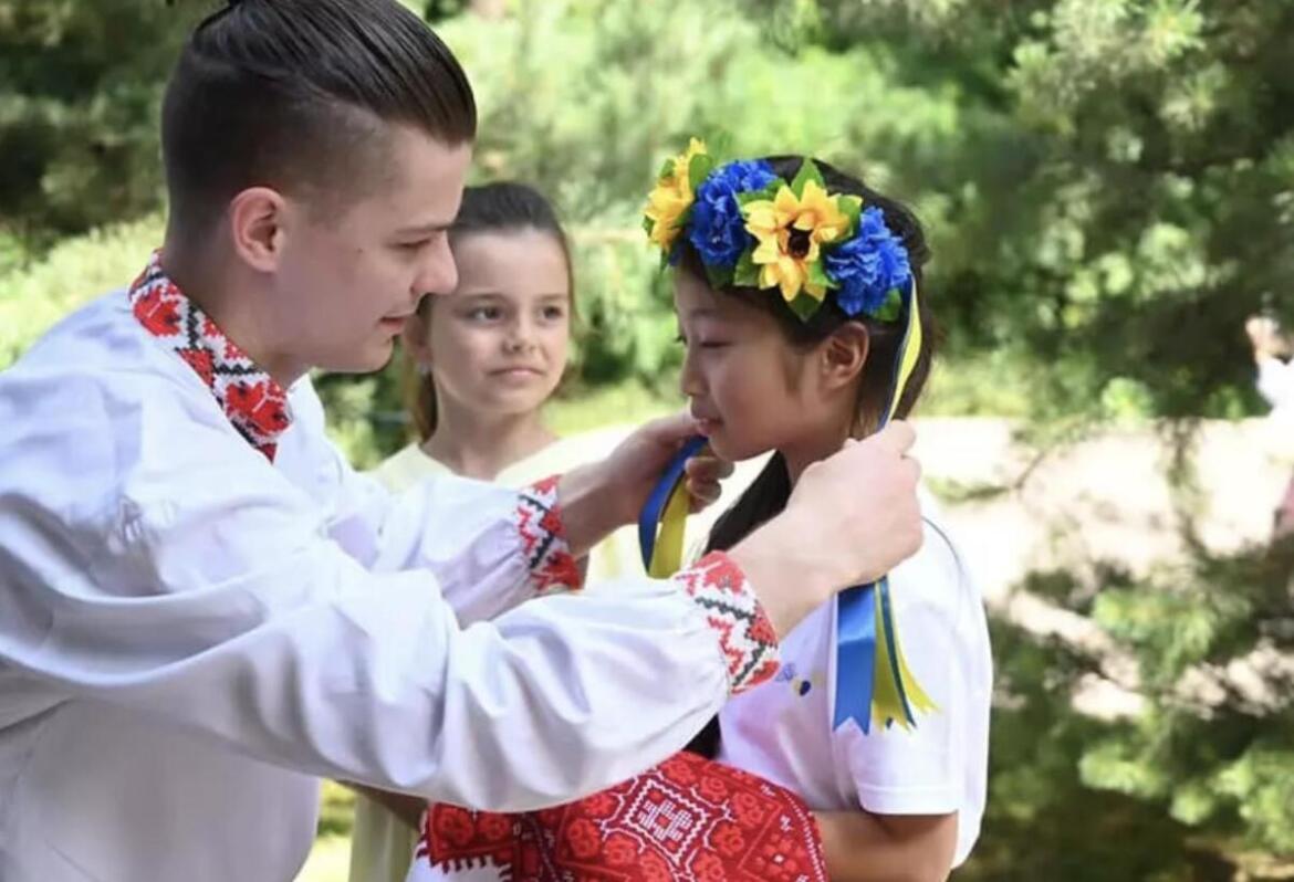 10-річна японська волонтерка прибула до України