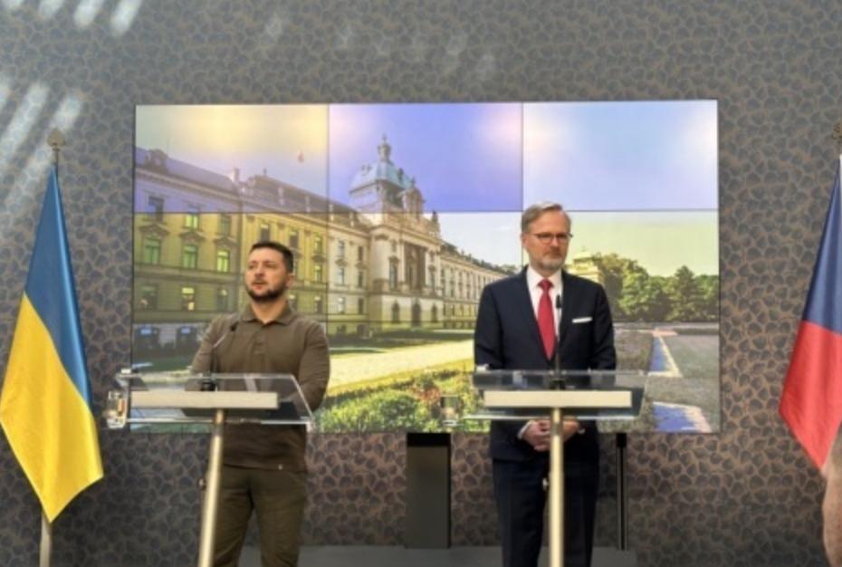 Україна отримає гелікоптери та боєприпаси від Чехії