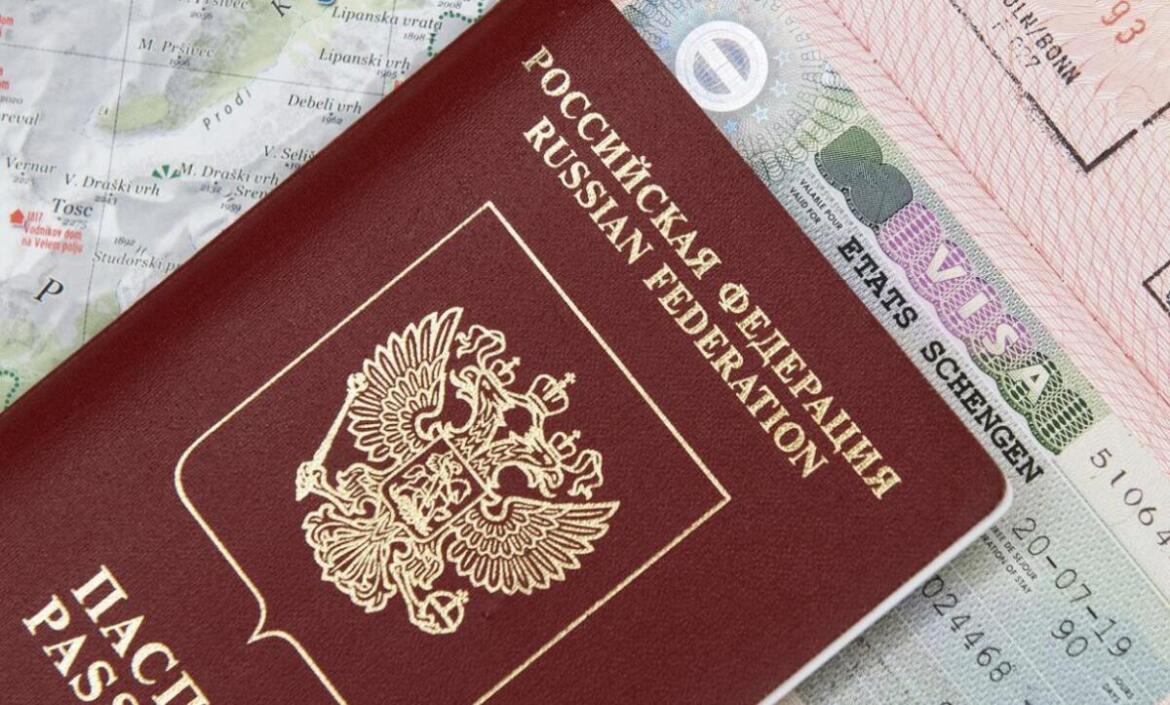 Названа кількість росіян, які за рік отримали українські візи
