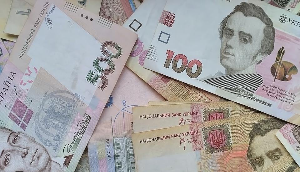 Українцям пояснили, чи можна виїхати за кордон при наявності боргів