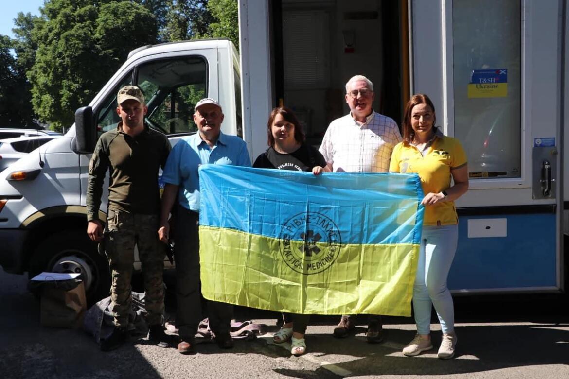 Британские аграрии передали украинским военным партию внедорожников