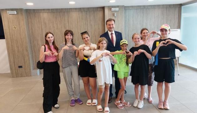 Дітей українських захисників відправили на відпочинок до Чорногорії