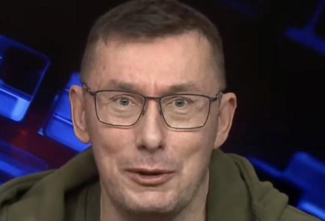 До Німеччини на лікування відправився колишній генпрокурор України, який нещодавно повернувся з війни