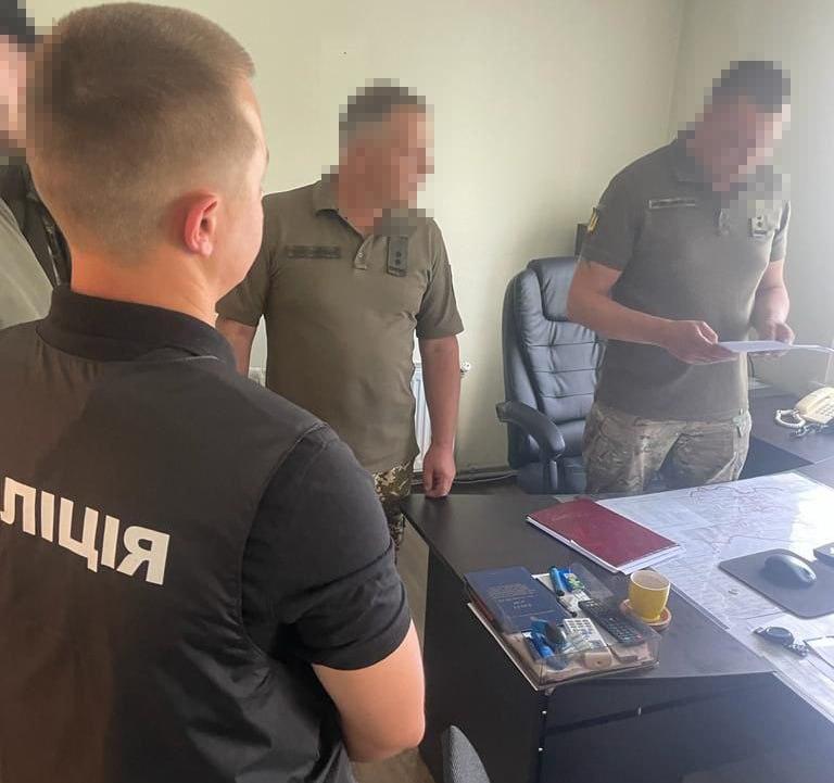 «Схеми» ухилення від призову: поліція затримала посадовців ТЦК у кількох областях