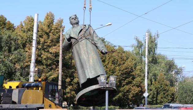 В Полтаве демонтировали памятник советскому генералу Зыгину