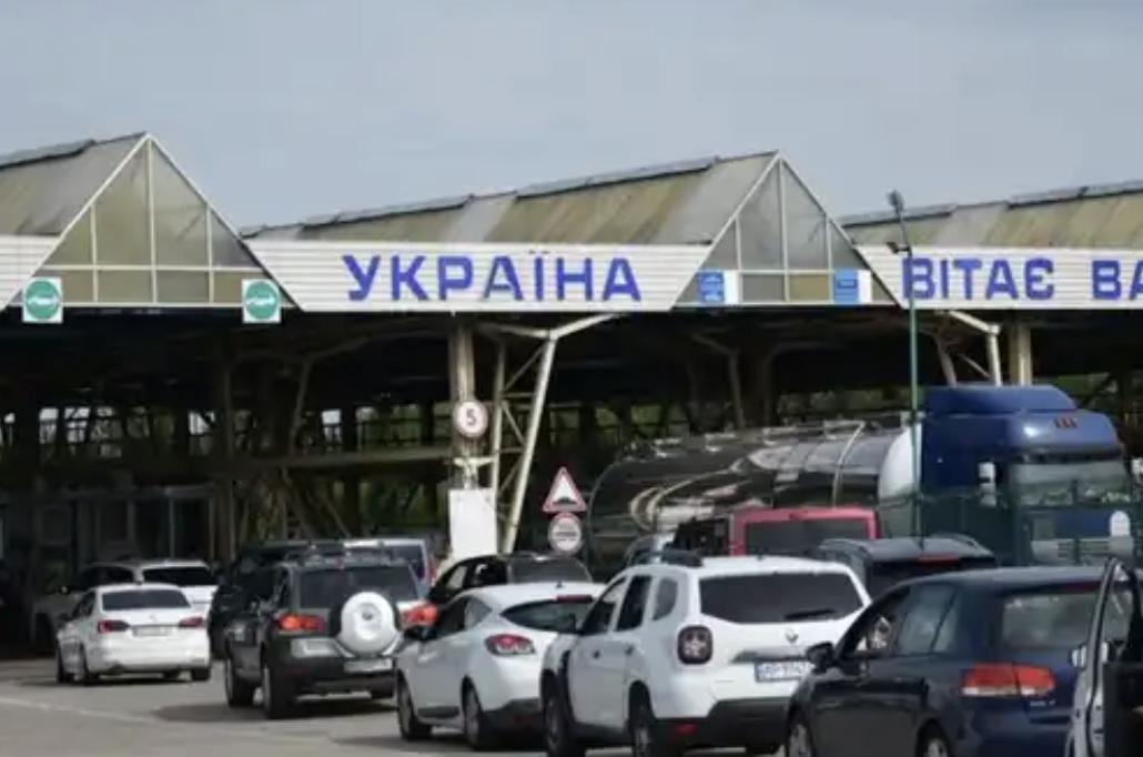 У МВС України прокоментували пропозицію не випускати чоловіків за кордон після перемоги