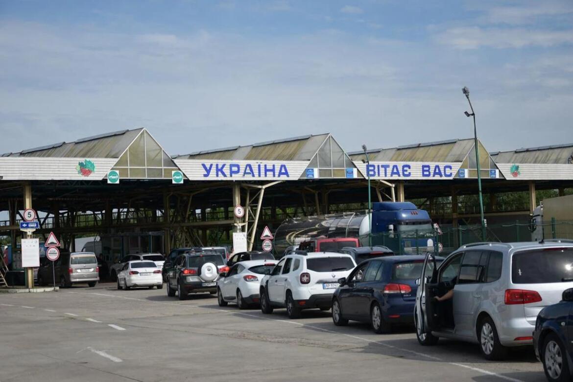 Гуманітарний коридор: Україна відкрила пункт пропуску на кордоні з РФ