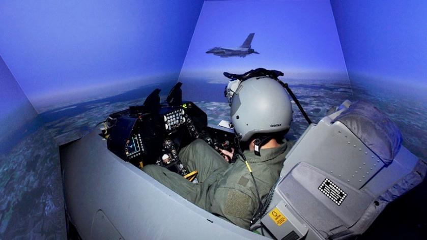 Україна отримала від Чехії тренажер для підготовки пілотів F-16