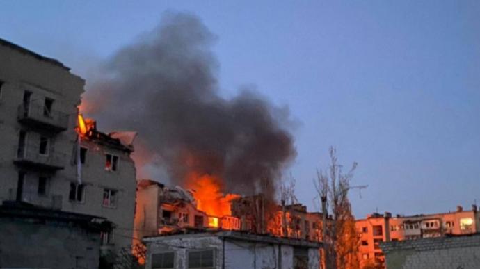 Окупанти вдарили по багатоповерхівці у Покровську: відомо про понад 50 постраждалих