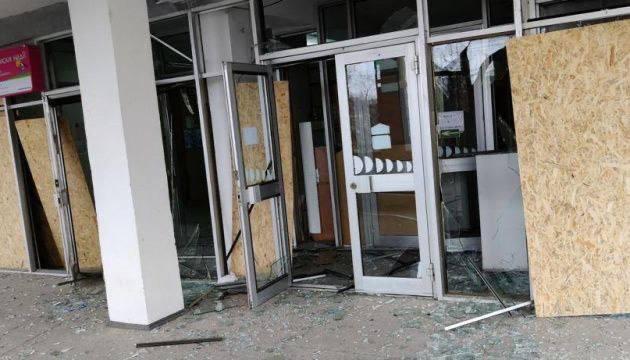 Російські загарбники обстріляли будівлю «Пункту незламності» у Херсоні