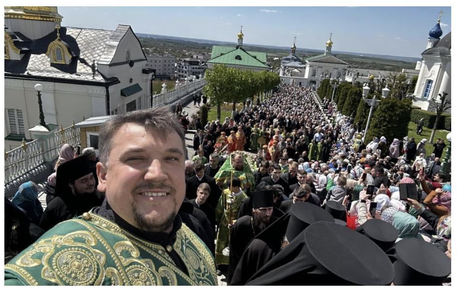 Брендовий телефон придбав клірик московського патріархату, який збирає кошти на зруйнований собор
