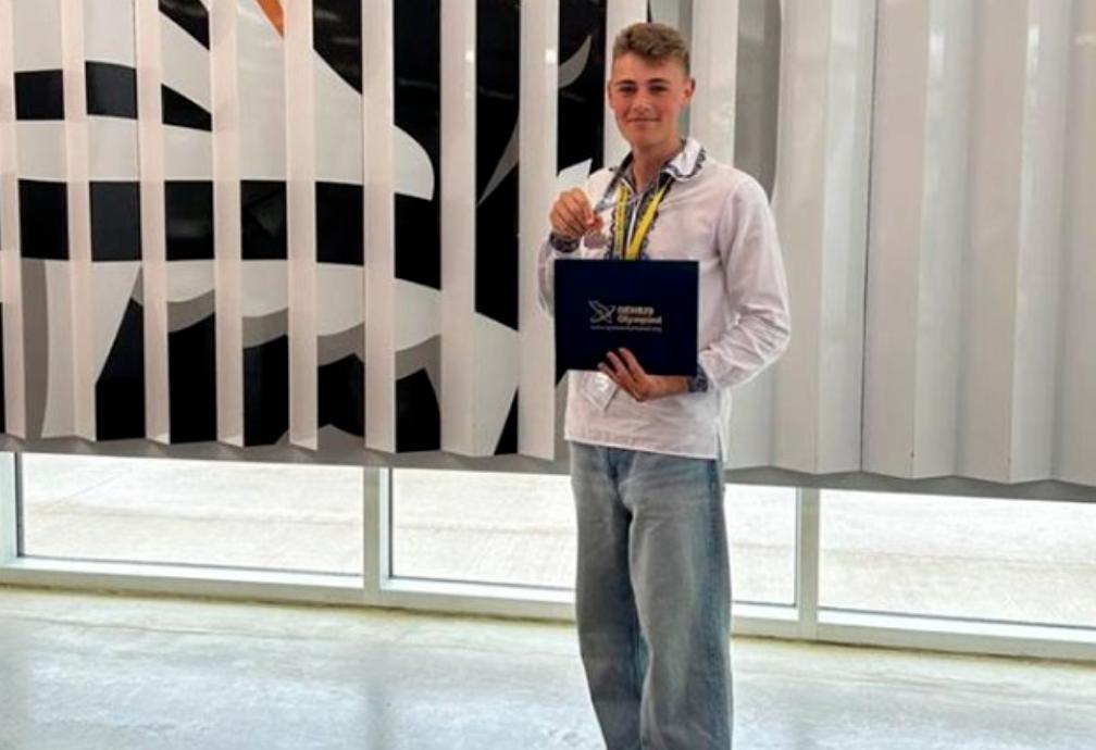 Срібним призером Олімпіади геніїв у США став учень з Донеччини