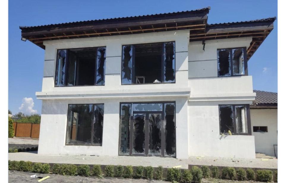 У Нікополі під артилерійський вогонь російських окупантів потрапили готель та ЛЕП