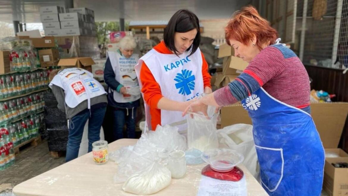 Стало відомо, скільки українців отримали допомогу від благодійного фонду «Карітас»