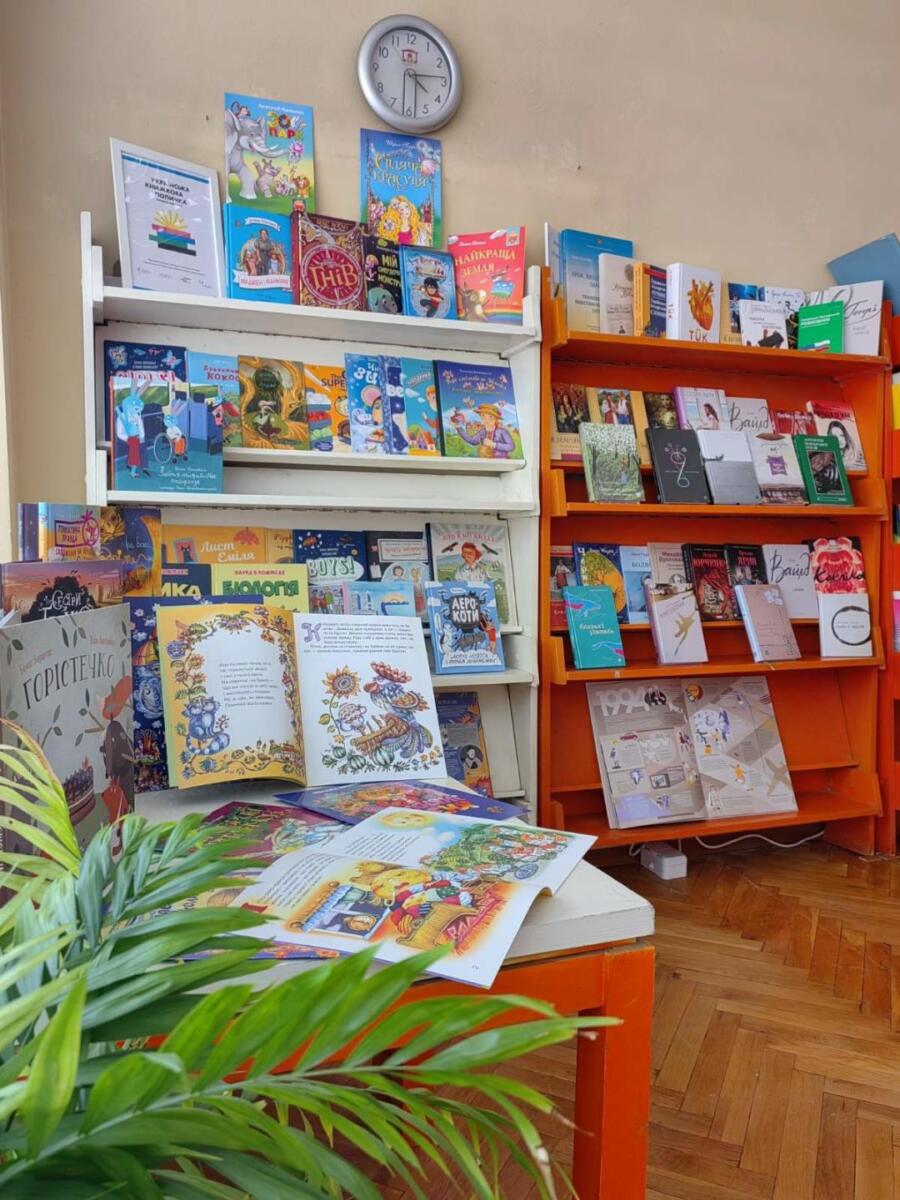 Ще одна Українська книжкова поличка з’явилась у Болгарії – посольство