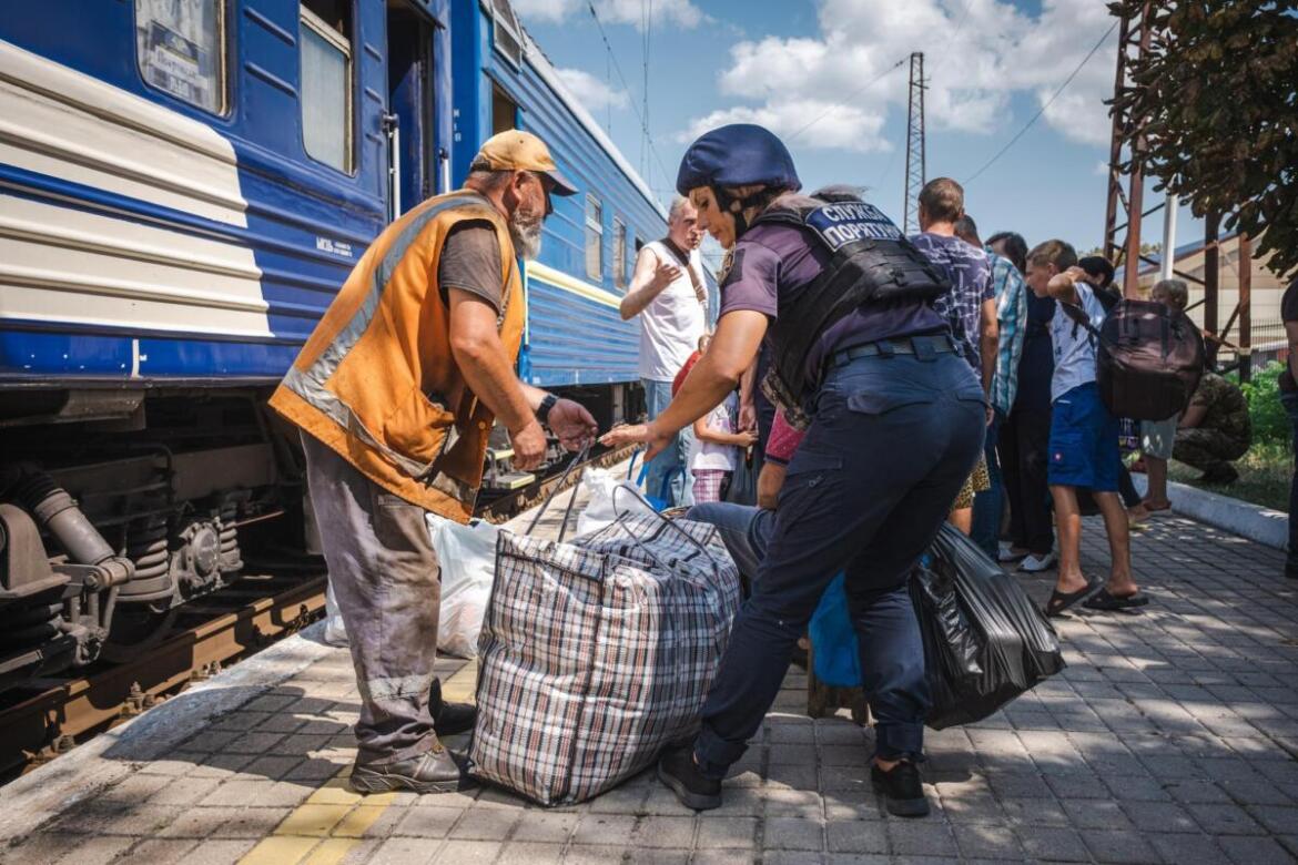 Стало відомо, скільки дітей вдалося евакуювати за добу з Донеччини