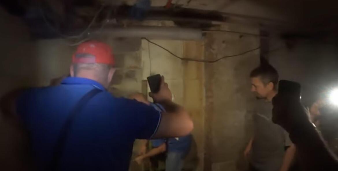В Авдіївці «Білі Янголи» врятували місцеву мешканку з палаючого магазину (ВІДЕО)