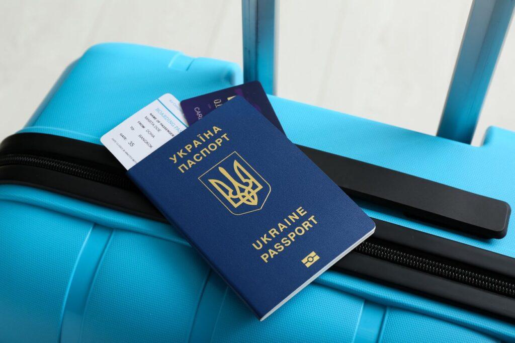 Українцям пояснили, чи можна виїжджати за межі Шенгенської зони з чеським тимчасовим захистом