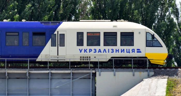 Угорщина тимчасово скасовує поїзди в Україну: що стало причиною