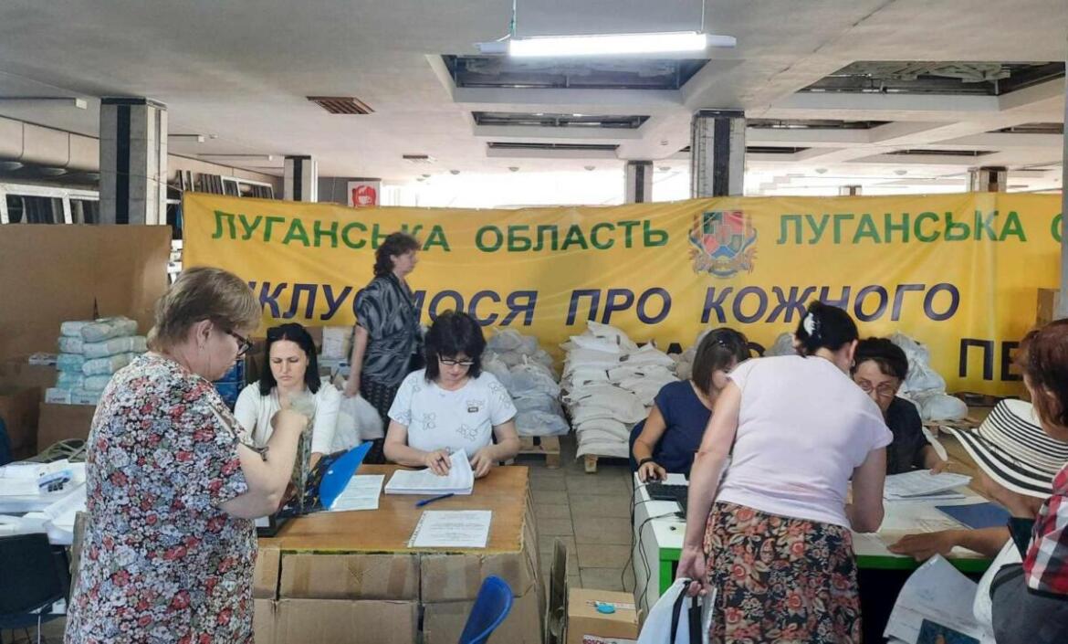 У Дніпрі переселенці з Луганщини отримали понад 600 продуктових наборів