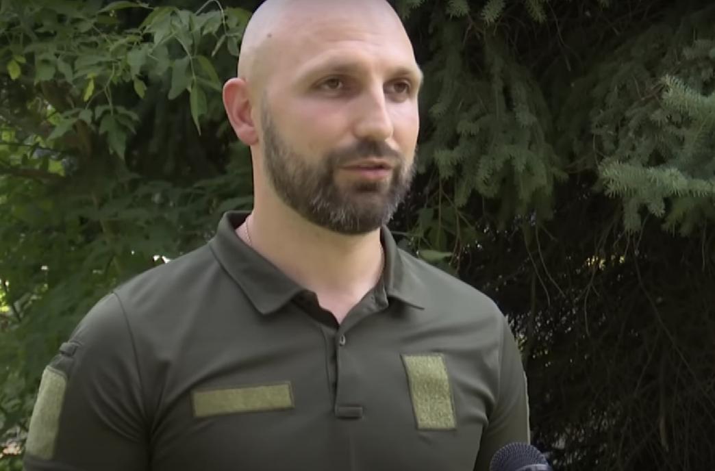 Український військовий звернувся до мера Ківерців, який будує стадіон та бігові доріжки