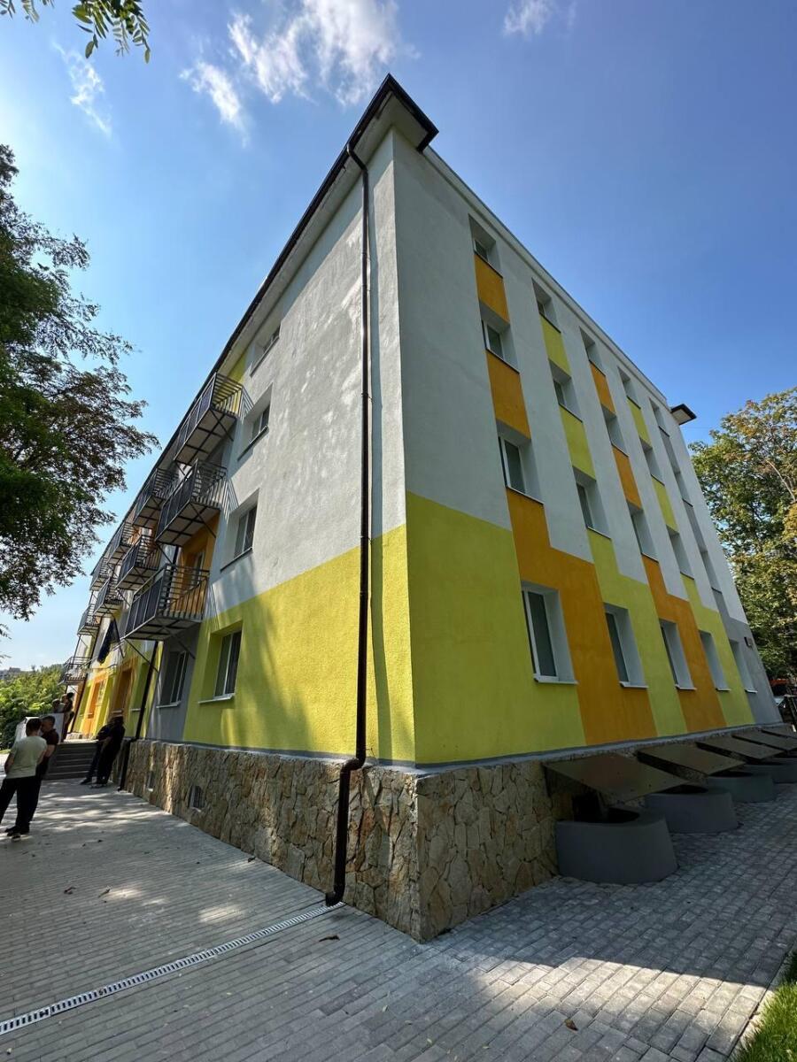 У Дніпрі для переселенців з Маріуполя відкрили відремонтований гуртожиток