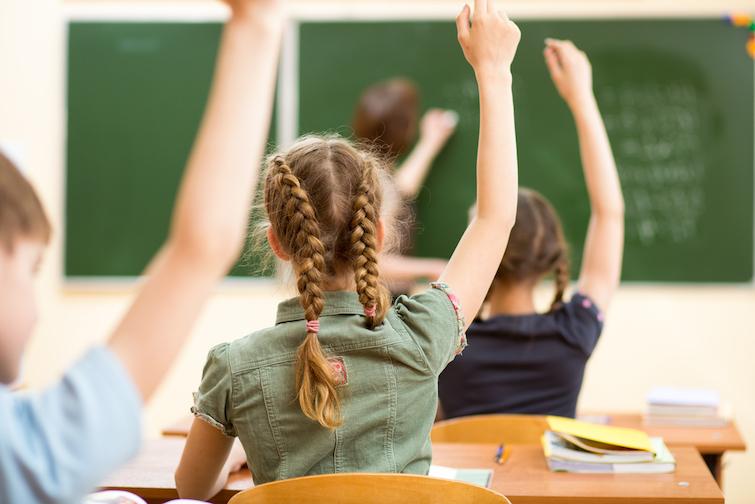 Українцям пояснили, як зарахувати дитину до української школи після повернення з-за кордону