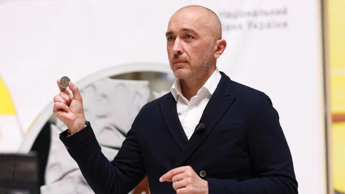 Нацбанк презентовал памятные монеты ко Дню Независимости Украины (ФОТО)