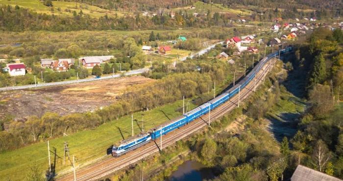 Укрзалізниця до Дня Незалежності призначила додаткові потяги на найпопулярніші напрямки