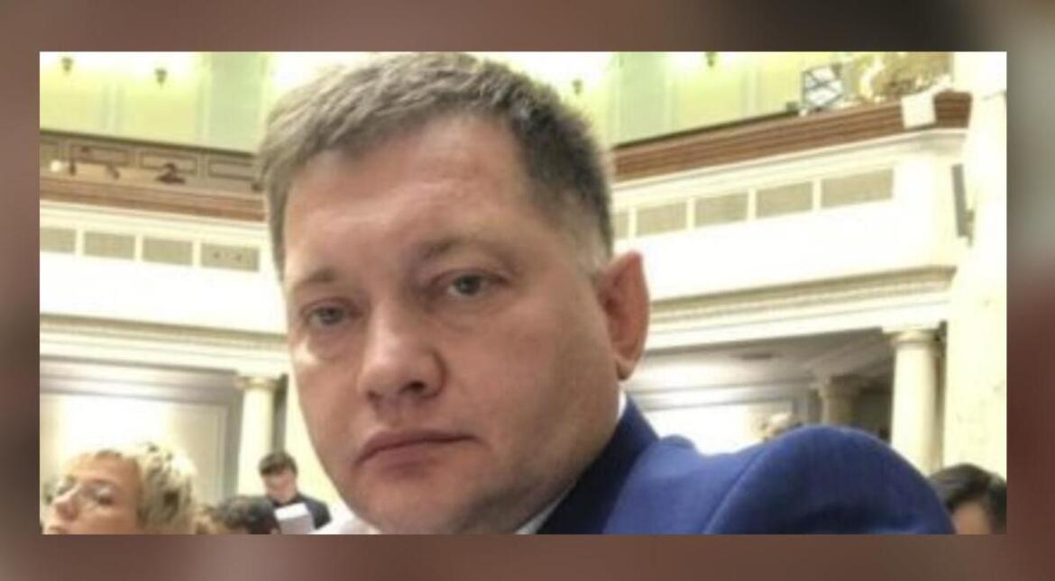 Українські журналісти назвали імʼя народного депутата, який можливо причетний до махінації з одягом для ЗСУ