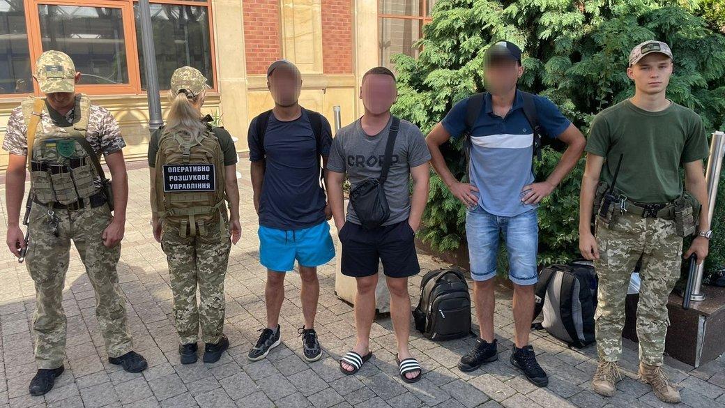 В Ужгороді затримали трьох ухилянтів, які намагалися незаконно виїхати за кордон