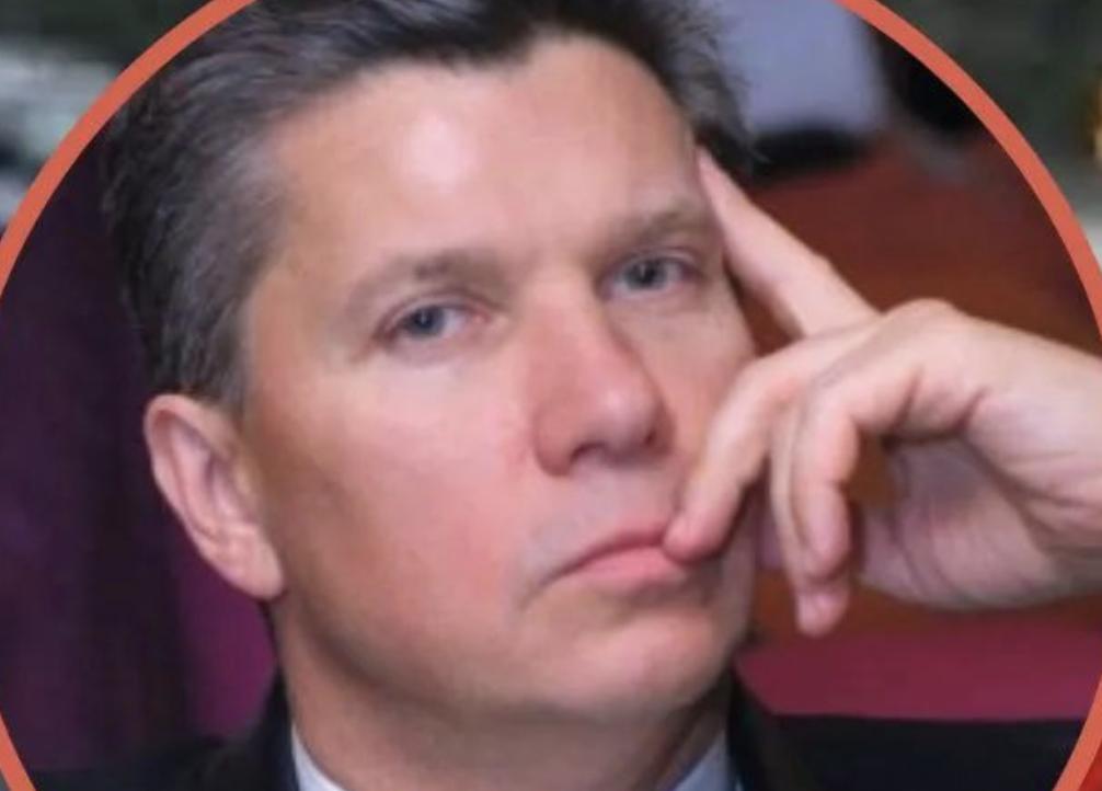 Журналісти розповіли про цікаві факти з життя очільника міністерства культури Карандєєв