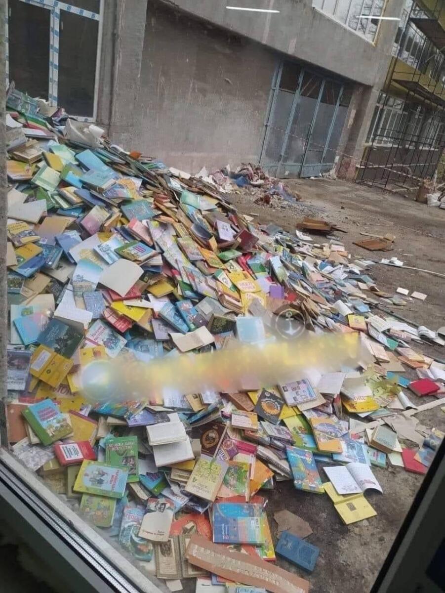 В окупованому Маріуполі росіяни знищили 180 тисяч книжок
