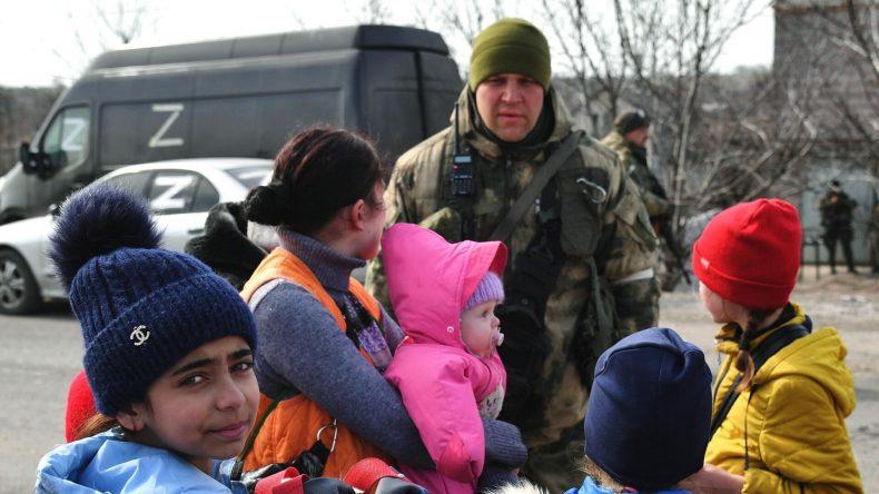 На Донеччині загарбники погрожують відбирати дітей, які не ходять до проросійської школи