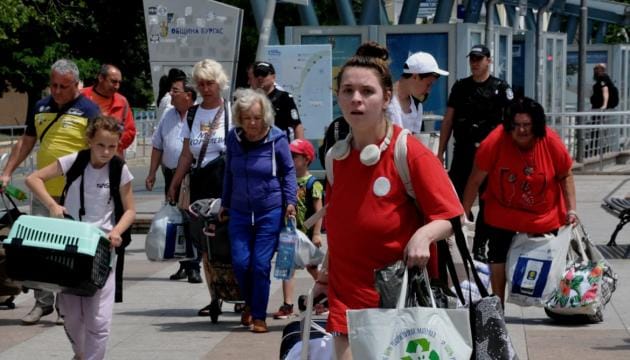 Понад 60% українських біженців планують повернутися з-за кордону додому – опитування