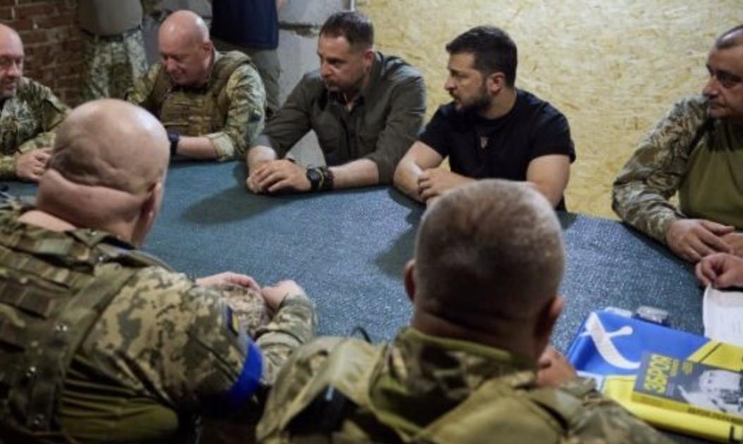 У Бахмута украинских военных посетил Владимир Зеленский (фото)