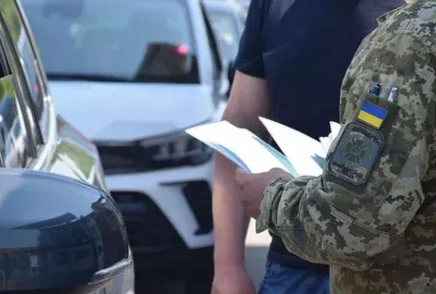 В Україні можуть ввести обмеження на перетин кордону для ще однієї категорії громадян: подробиці