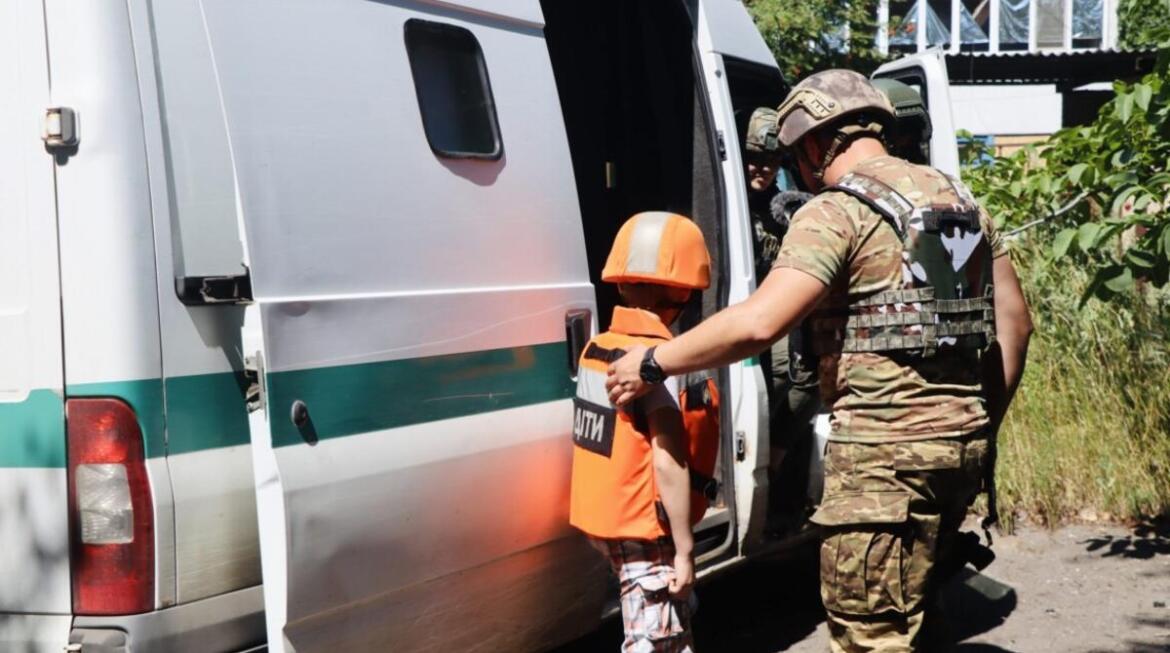 Стало відомо, скільки дітей залишилось у прифронтових населених пунктах Донеччини