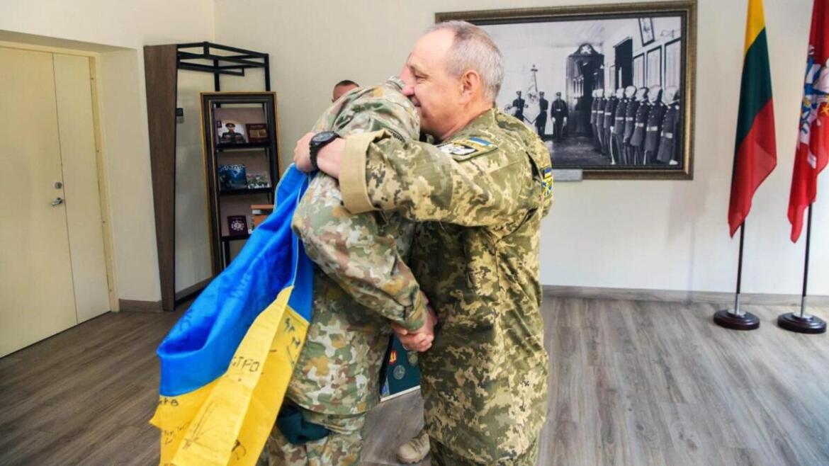 У Литві українські військові завершили навчання на офіцерських курсах