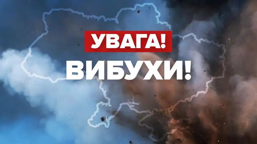 Россияне дронами атаковали Львов: в городе пожар, из-под завалов достали человека