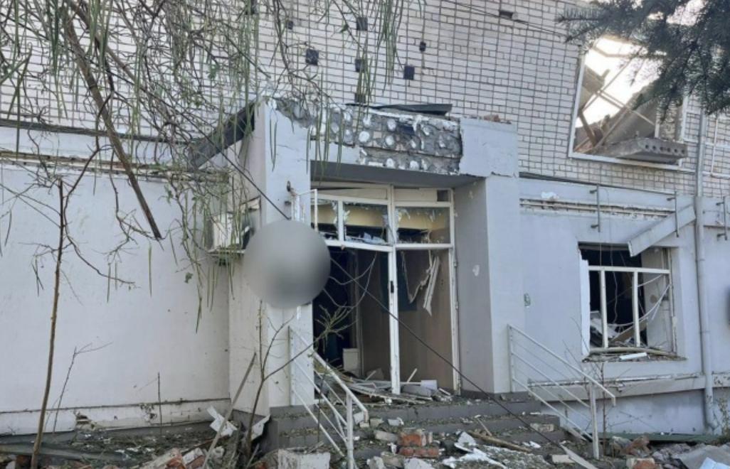 У Херсоні російські окупанти вдарили по будинках
