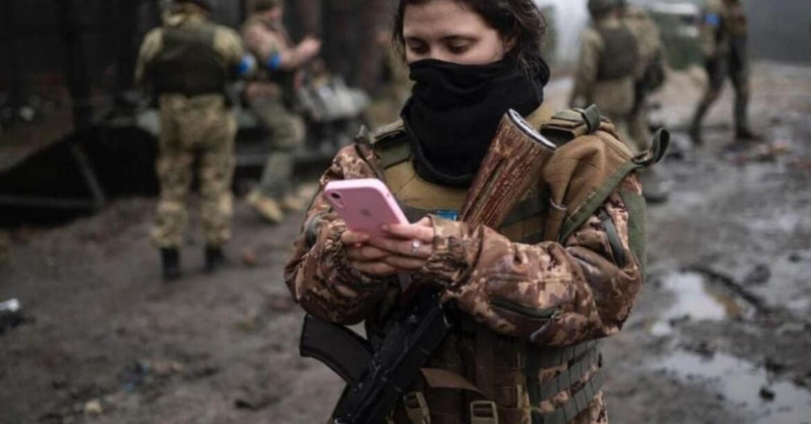 Про що говорити з військовослужбовцем телефоном: рідним захисників дали важливі поради