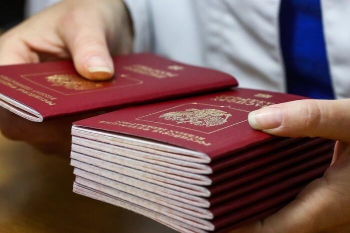 Російські загарбники вдалися до шантажу на окупованих територіях: подробиці