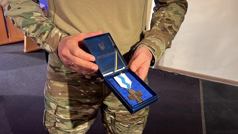 У Миколаєві понад 50 захисників та волонтерів отримали відзнаки «За оборону міста»