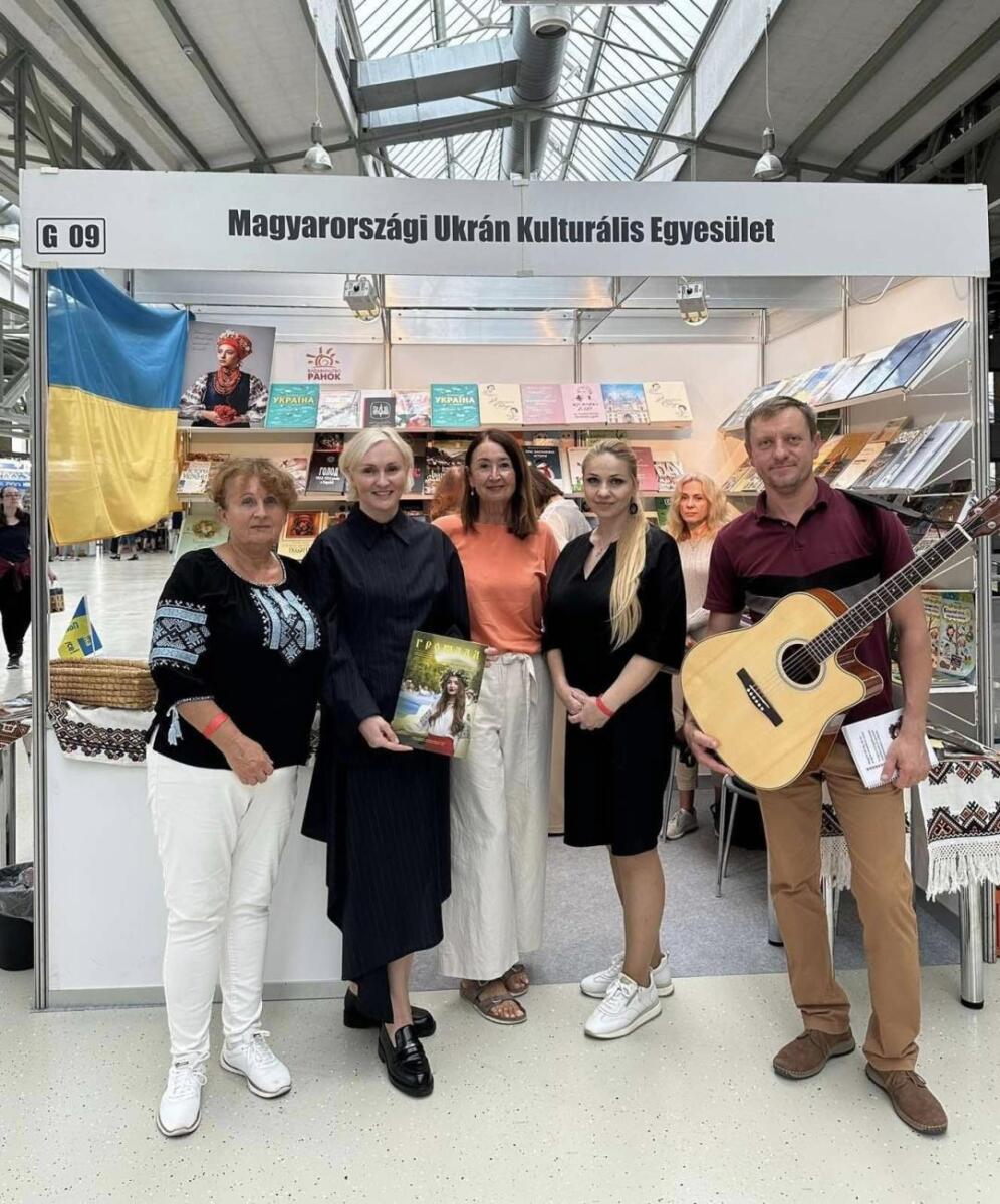 На Будапештському міжнародному книжковому фестивалі представили український стенд