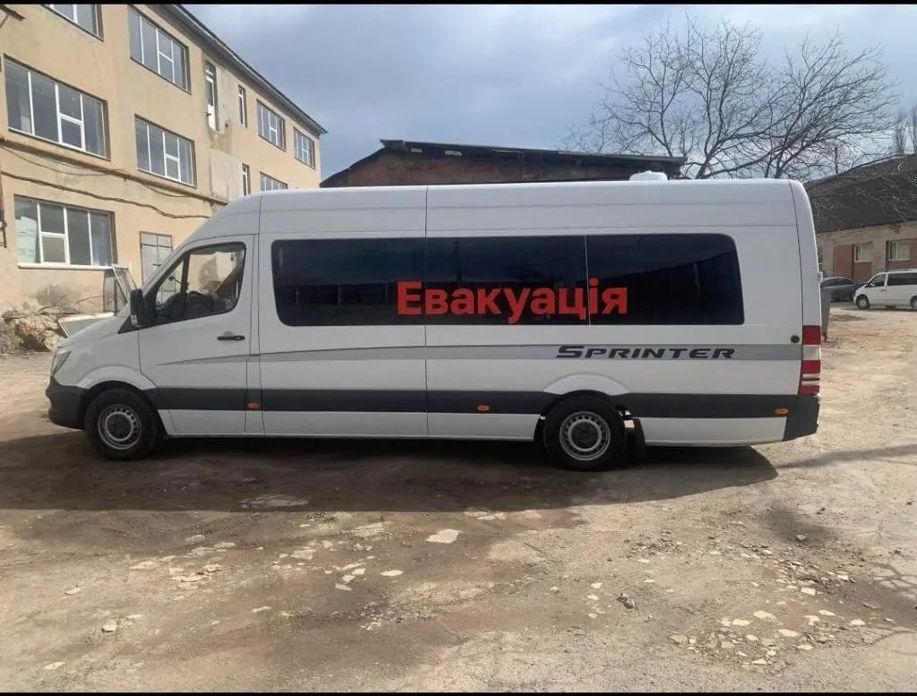 Правоохоронцям за добу вдалося евакуювати чотирьох людей з Луганщини