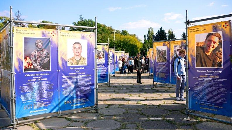 У Вінниці відкрили фотовиставку, присвячену полеглим українським воїнам