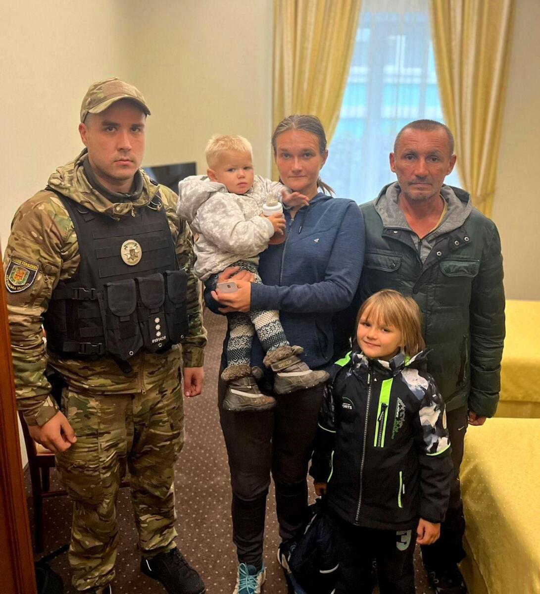 З передмістя Херсона вдалося евакуювати родину з двома малолітніми дітьми