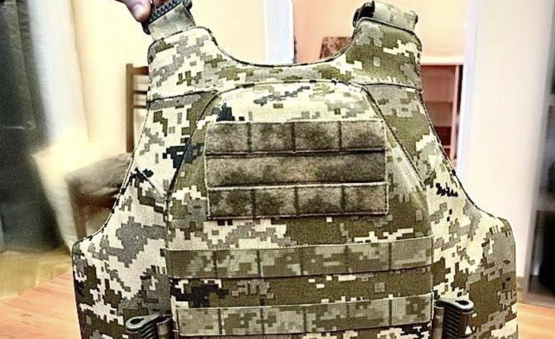 Нові моделі жіночих бронежилетів тестує українське оборонне відомство