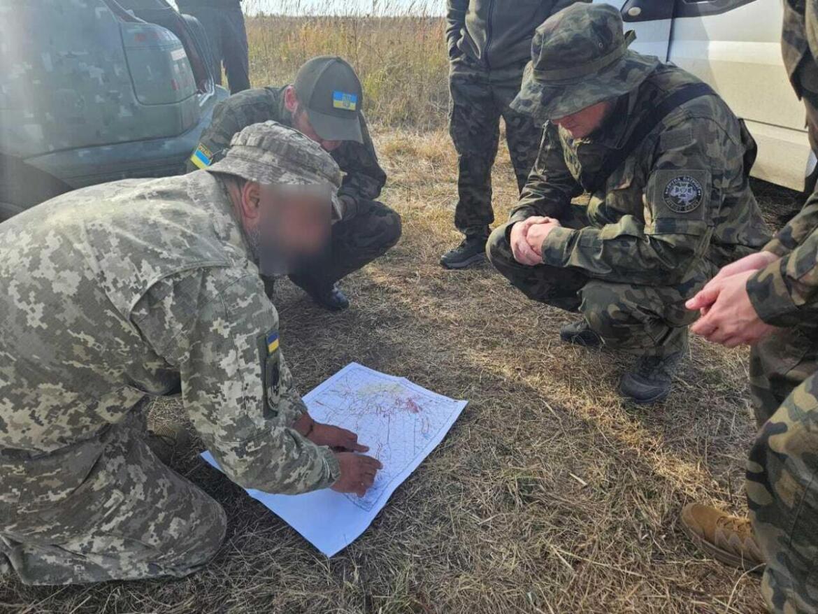 Пошуковці відпрацювали практичні навички із застосуванням наземного розвідувального дрону